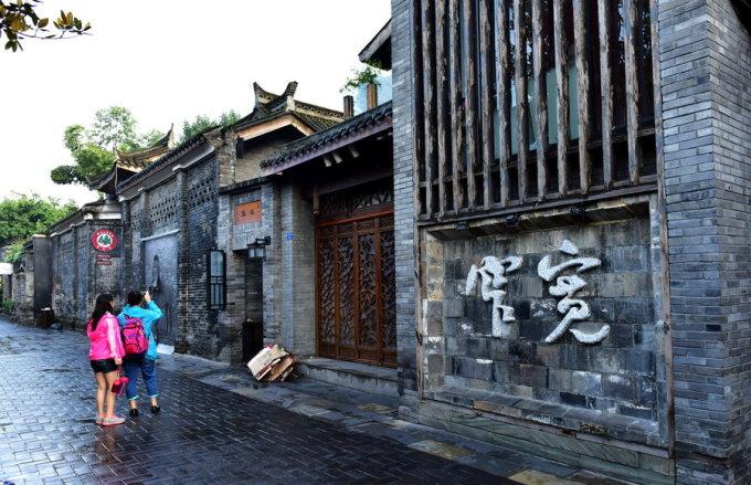 回农村参加亲戚的葬礼期间能去看望其他亲戚吗？